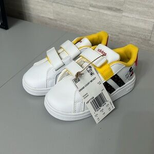 Kids size US7 adidas sneakers